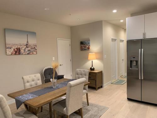 Washington Apartamento | Private 2BR Apartment - Free Off Street Parking, Fast Wi-Fi & Laundry