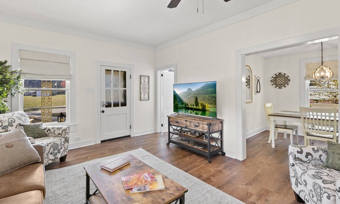 Helen Cabaña | Private 2BR Cottage,LOW cleaning fee near Downtown
