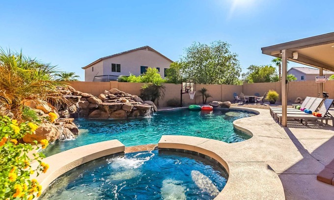 Avondale Casa | Private 2BR Oasis | 10 Min to Stadium & Pool