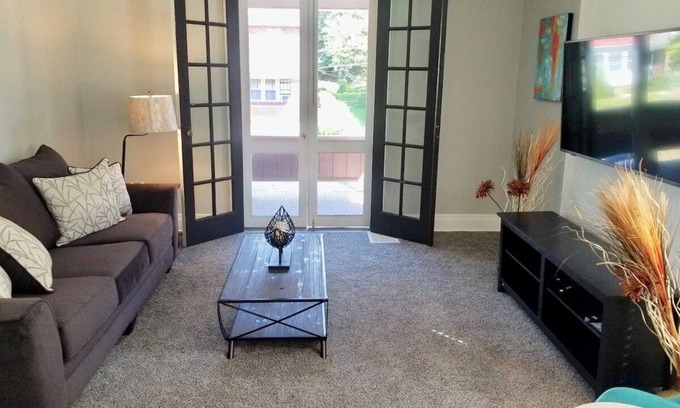 Brighton Heights Apartamento | Private 3 bdrm Apt. Spacious, Clean and Convenient