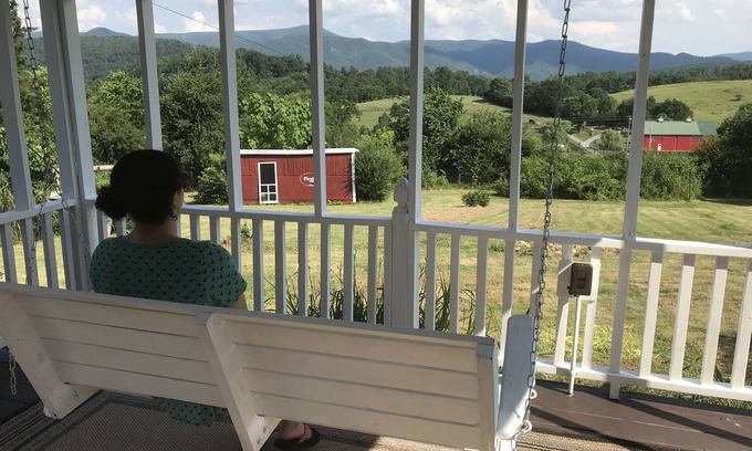 Glasgow Casa | Private 3 bedroom, 2.5 bath home on 2 acres overlooking the Blue Ridge Mountains