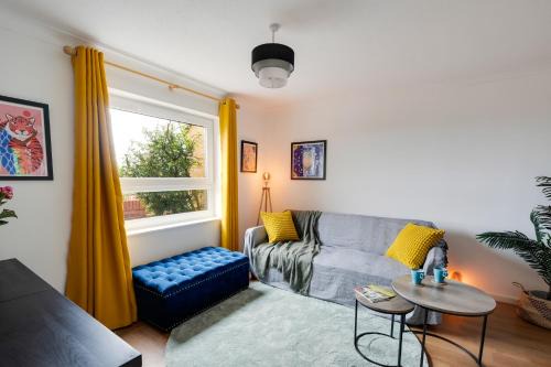 Severn Beach Casa | Private 3Bed-Parking-Sleeps5-By FabAccommodation