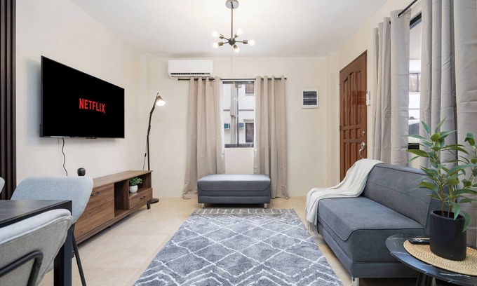 Cebu Casa | Private 3BR Townhome with WiFi, Washer and Free Parking in Central Cebu City