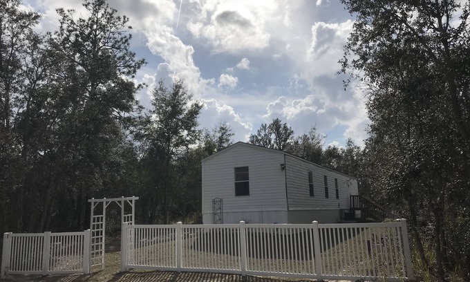 Fellowship Casa | 4. privado de 3 acres País Retiro por Rainbow Springs en el país de los caballos de Ocala