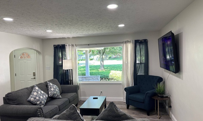 Wayne Casa | Private 4 BDRM- 2 BTHS house, 5 Miles from Downtown #6 ❤️