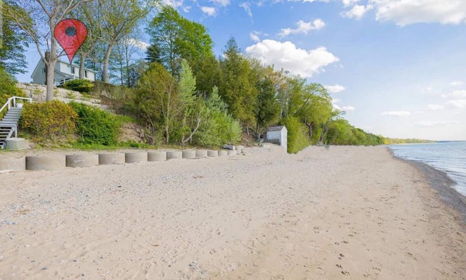 Dashwood Cabaña | Private 4 Bed, 2 Bath Lakefront Home on Lake Huron - Sleeps 12!
