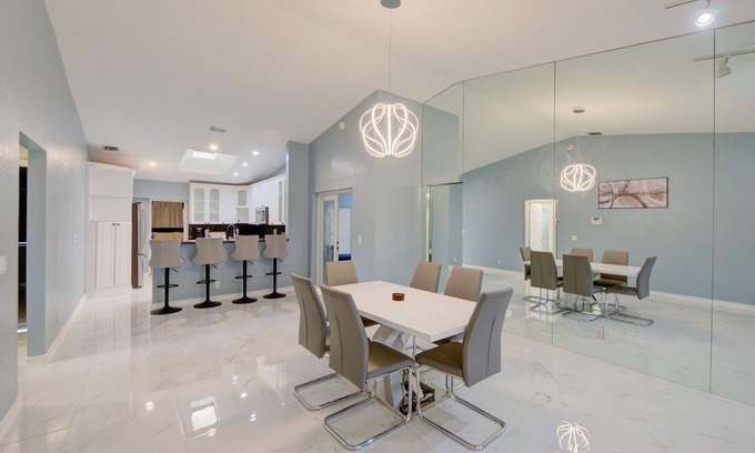 Sunrise Casa | Private 4-bedroom/2-bath lakeview house w/air hockey/pool/ping pong table