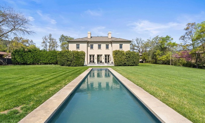 St. Helena Casa | Private 4 Bedroom, 4.5 Bathroom Home w/ Pool + Guest House in Napa Valley