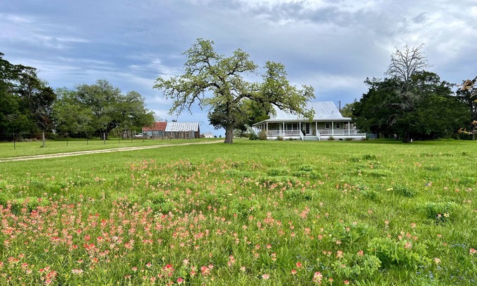 Round Top Otro | Private 5-acre Retreat Perfect For Weddings, Family Reunions & Corporate Events!