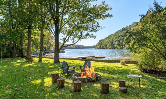 South Salem Casa | Private 5 bedroom lake front residence