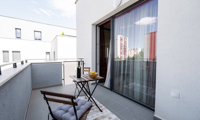 Nitra Apartamento | ⭐Private 5 star⭐Stylish⭐3 room flat+ in-door Pkg