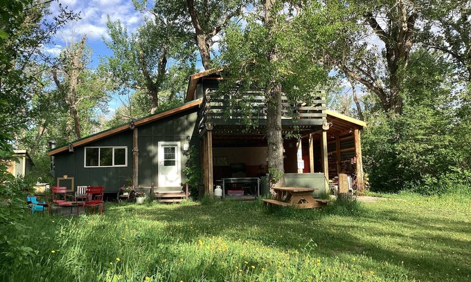 Pincher Creek Cabina | Private 500 acre ranch riverside cabin and fishing Oldman River. Family and pets