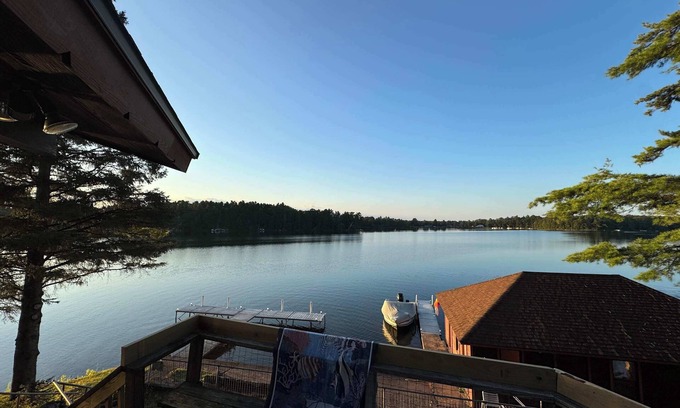 Hayward Casa | Round Lake Hayward WI - 6 Bedroom 2.5 Bathroom Lodge - 500+Feet Lakeshore Estate