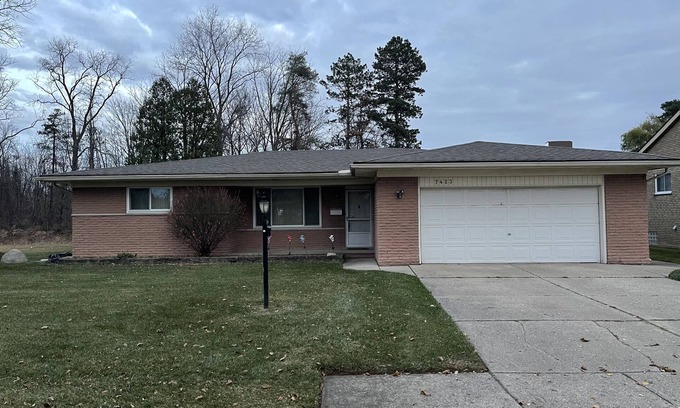 Sterling Heights Casa | private 6 Bedroom charming 2000 sq ft ranch 10-14 people