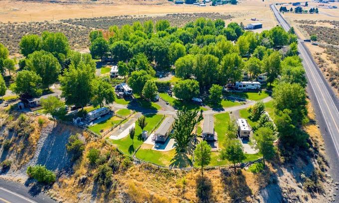 Wilbur Cabina | Private accommodations with breath taking views of Lake Roosevelt