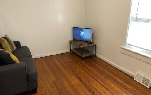 Perth Amboy Casa | Private and cozy house with one bedroom and one bathroom and free Wi-Fi