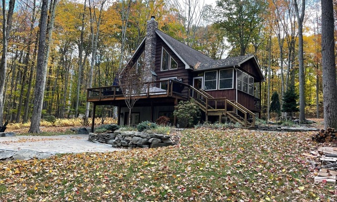 Lakeville Cabina | Private and Cozy Lake Wallenpaupack Retreat