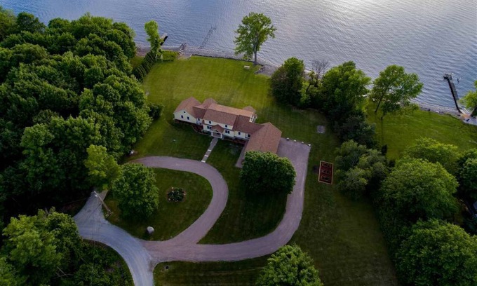 Grand Isle Casa | Frente al lago Champlain, privado y amplio, vistas espectaculares y puestas de sol.