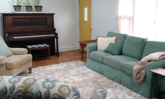 West Beach Casa | Private and Peaceful Family-friendly Home near Beach - close to everything!