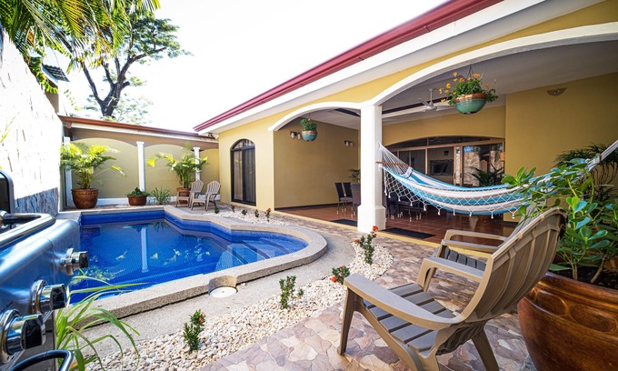 Barrio Ricos y Famosos Casa | Hermosa casa de playa espaciosa y relajante!