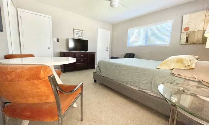 Oakland Park Apartamento | Private and Spacious Studio in great location