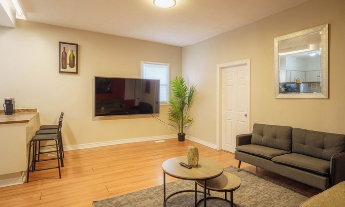 ByWard Market Apartamento | Private Apartment in Byward Market Downtown Ottawa!!