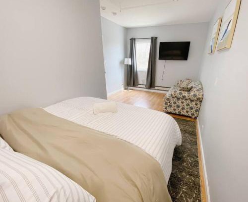 Coram Apartamento | Private Apt King Suite, L.I, NY-Hamptons to NYC