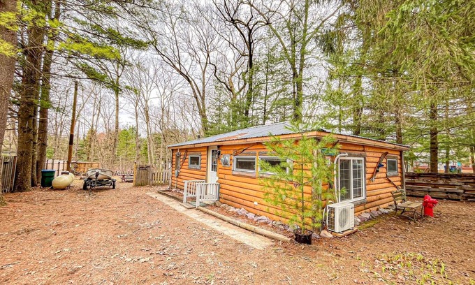 Oxford Cabina | Private,backyard BBQ,campfire, kayak,fish,Wis Dells,UTV,hike,winery,swim,pets,