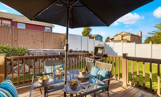 Federal Way Casa | Private Backyard-Central AC! Quiet Neighborhood