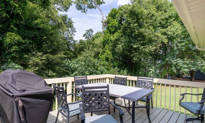 Shannon Apartamento | Private Backyard Free Parking Grill Deck