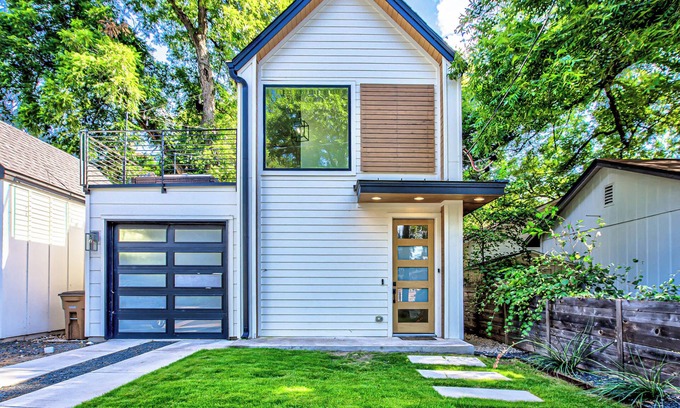 Govalle Casa | Private Backyard | Short & Long Stays in East ATX