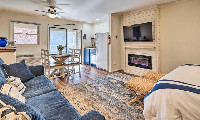Lake Lure Apartamento | Private Balcony and Pool Access Lake Lure Studio!