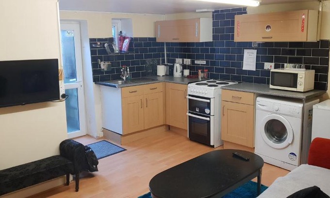 Huddersfield Apartamento | Private Basement Studio Flat with Modern Features