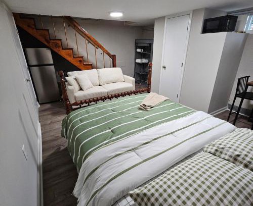 Cameron Village Casa | Private Basement with Private entrance and long stay facilities