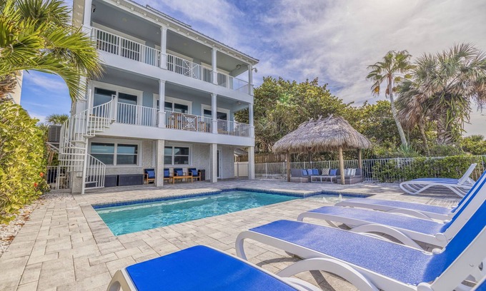 Independence Square Casa | Private beach house directly facing the Gulf Of Mexico. Sleeps 12