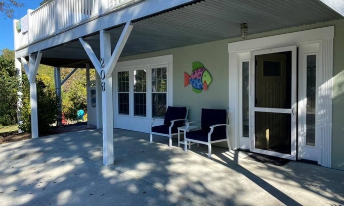 Emerald Isle Casa | Private Beach Access & Coastal Comfort