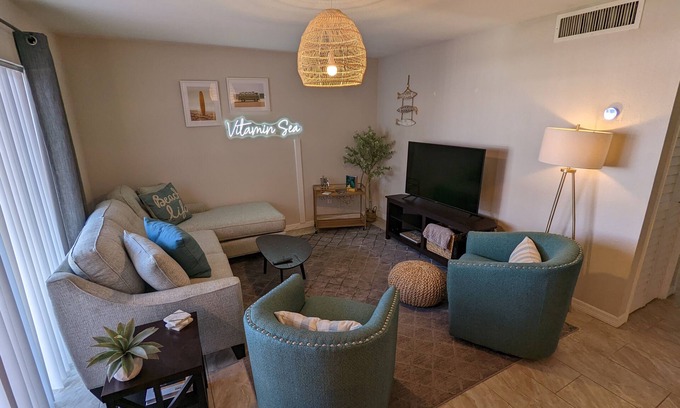 Cocoa Beach Condominio | Private Beach Access 2 Bedroom Condo w Heated Pool