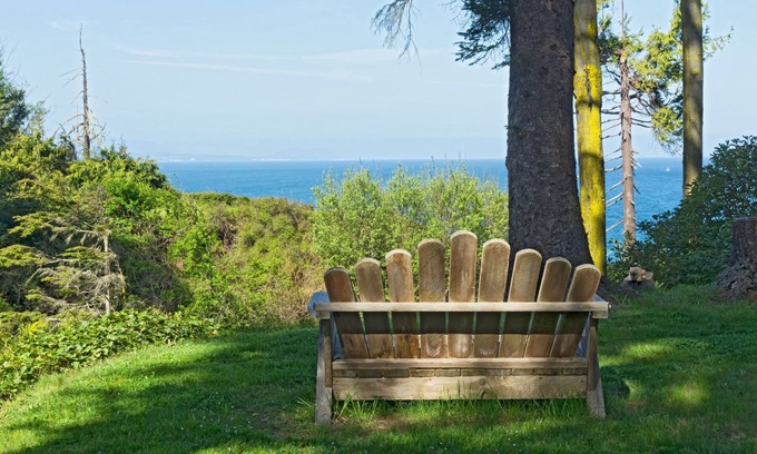 Sequim Cabaña | Hideaway Hut es acogedor, con vista al agua, Pvt. Playa entre Sequim y Port Angeles