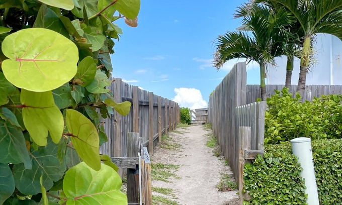 Summerplace Casa | Private Beach Access, Firepit, Patio, BBQ, Sundeck