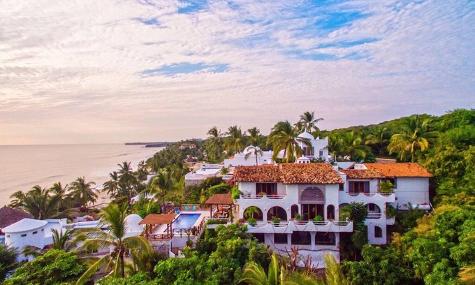Punta de Mita Casa | Private Beach- Amazing Surf- Pool -Staff - Gated Home- Suburban & Chef Available