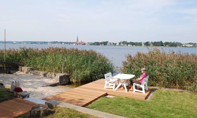 Fahrdorf Casa | Playa privada y embarcadero con una vista espectacular del fiordo del mar Báltico Schlei