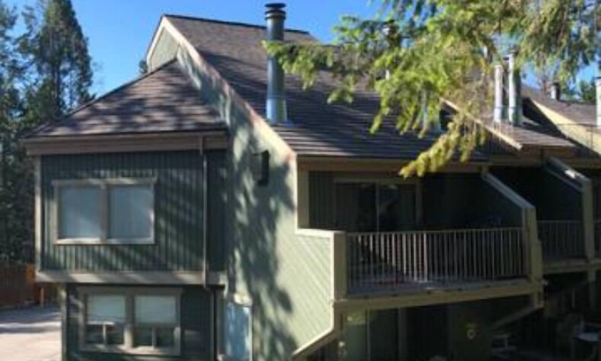 East Kootenay Casa | Hermosa ubicación - playa privada y acceso al lago!