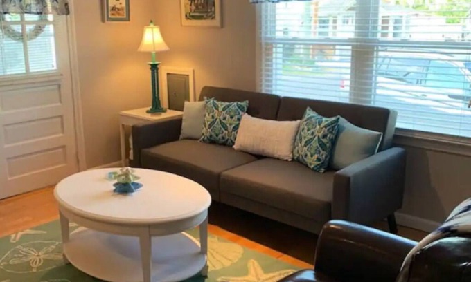Devon Cabaña | Private Beach Cottage-5 minute walk to the sand! Private fenced in yard.