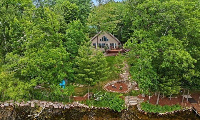 Beaver Casa | Peaceful private beach house in charming Pound on a clear, sandy full rec lake