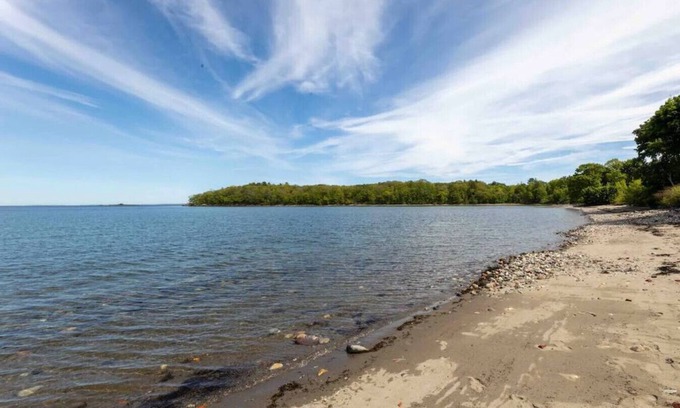 Glen Cove Casa | Private Beach mins to Camden