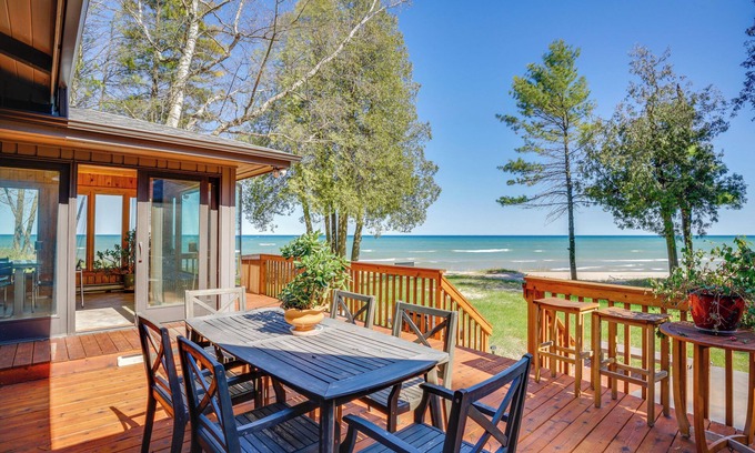 Oostburg Casa | Private Beach on Lake Michigan: Oostburg Home