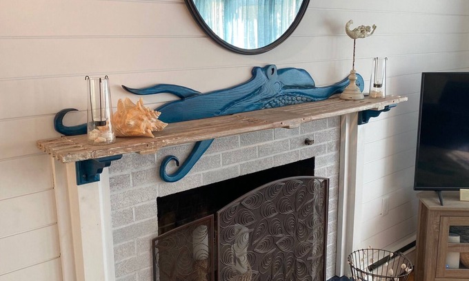 South Dennis Casa | Private beach on saltwater pond, dog friendly 4BR in secluded neighborhood.