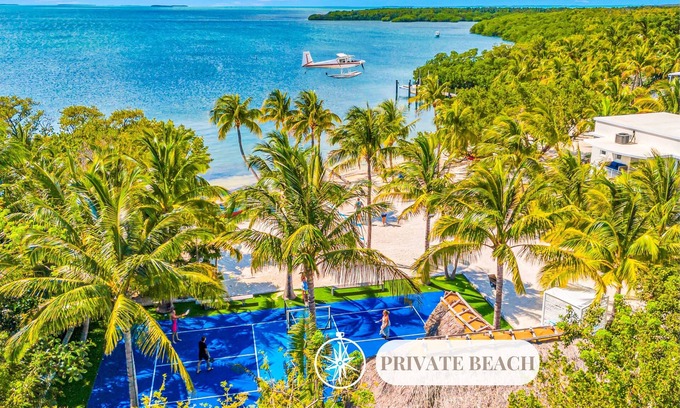 Islamorada Casa | PRIVATE BEACH, Pickleball Court and Tiki Bar/ Heated Pool / Designated Paradise Key