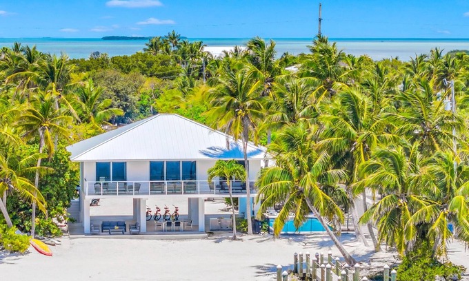 Islamorada Casa | Beach Residence / Private overwater dock / Heated Pool / Mahi Key