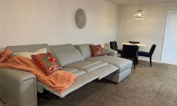 Onekama Apartamento | Private beachfront 1BR apt with sofa bed in Onekama